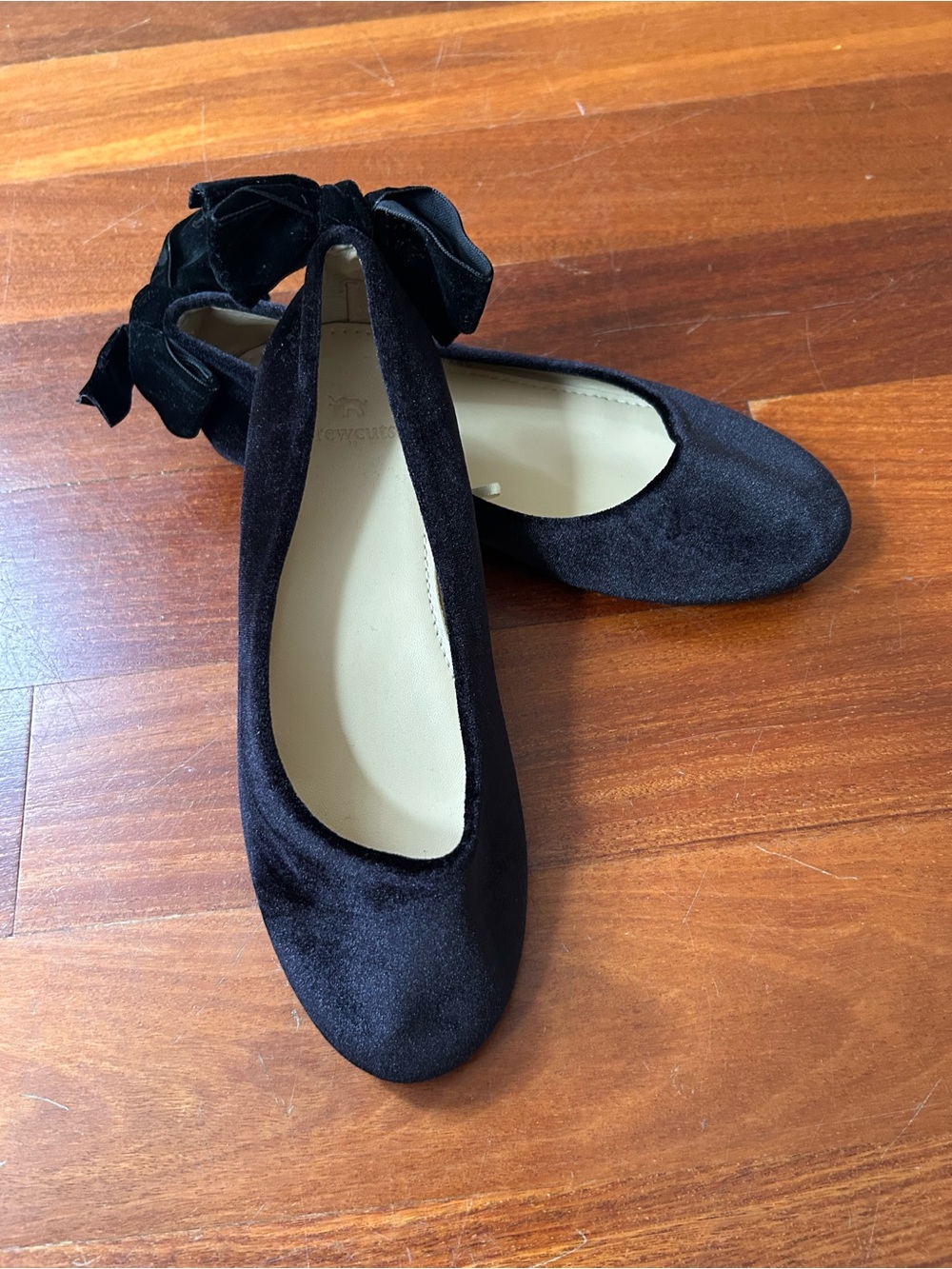 J Crew Crewcuts Black Velvet Ballet Flats with Bow Accent. Size 3 Youth